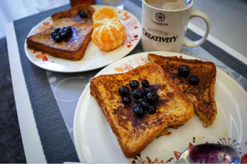 Toast and jelly for breakfast