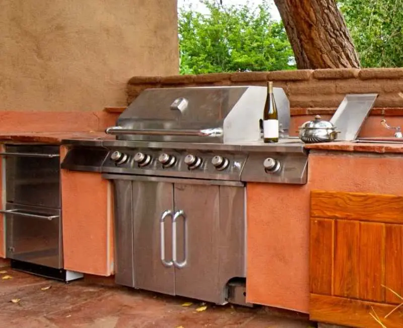 Spice Up Your Outdoor Cooking With a New Built-in Grill