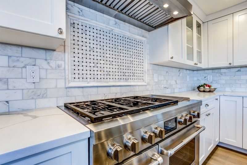 A pro-style gas range fitted in a modern kitchen 