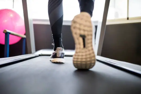 A close up of a person usinng a treadmill